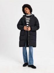 Płaszcz z kapturem - czarny. Czarne płaszcze Sinsay, l, bez wzorów, z kapturem. Za 149.99 zł.