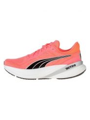 Puma Buty "Magnify NITRO 2 FADE" w kolorze czerwonym do biegania rozmiar: 40,5. Czerwone buty do biegania Puma, bez wzorów, bez zapięcia, do biegania. Za 319.13 zł.