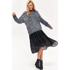 SWETER DAMSKI, Z GOLFEM. Czarne swetry TROLL, na jesień, m, bez wzorów, z dzianiny, bez ramiączek. W wyprzedaży za 39.99 zł.
