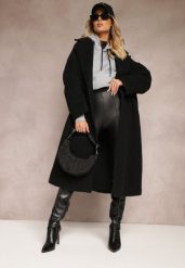 Czarny Długi Płaszcz Jednorzędowy o Kroju Oversize Vlekoma. Czarne płaszcze Renee, bez wzorów, z poliesteru, eleganckie, bez kaptura. W wyprzedaży za 191.99 zł.
