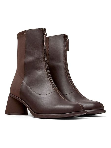 Camper Skórzane botki w kolorze brązowym rozmiar: 41. Brązowe botki Camper, bez wzorów, z materiału, eleganckie, bez obcasa, bez zapięcia. Za 404.10 zł.