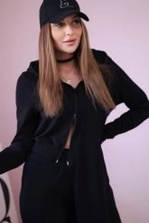 Komplet dresowy bluza z dłuższym bokiem czarny. Czarne bluzy KESI, l, bez wzorów, z bawełny, bez ramiączek, bez kaptura. Za 334.56 zł.