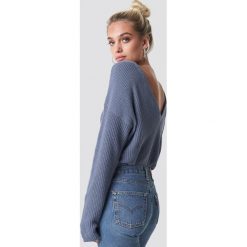 NA-KD Sweter z dzianiny z dekoltem V - Blue. Niebieskie swetry NA-KD, z dzianiny, z długim rękawem. Za 121.95 zł.