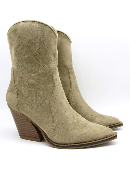 Bellucci Botki w kolorze zielonym rozmiar: 38. Zielone botki Bellucci, bez wzorów, bez obcasa, bez zapięcia. Za 176.08 zł.