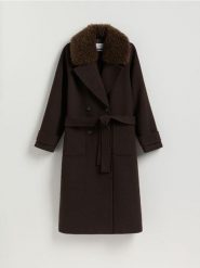 Płaszcz z dodatkiem wełny - ciemnobrązowy. Brązowe płaszcze Reserved, l, bez wzorów, z tkaniny, bez kaptura. Za 459.99 zł.