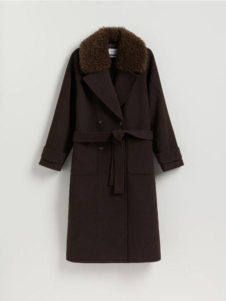 Płaszcz z dodatkiem wełny - ciemnobrązowy. Brązowe płaszcze Reserved, l, bez wzorów, z tkaniny, bez kaptura. Za 459.99 zł.