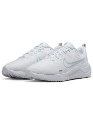 Nike Buty "Downshifter 12" w kolorze białym do biegania rozmiar: 42,5. Białe buty do biegania Nike, bez wzorów, bez zapięcia, do biegania. Za 140.86 zł.