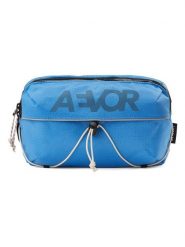 AEVOR Saszetka "Bar Bag Proof" w kolorze niebieskim - 28 x 20 x 7 cm rozmiar: onesize. Niebieskie nerki i saszetki AEVOR, bez wzorów, z materiału, sportowe, bez dodatków. Za 126.99 zł.