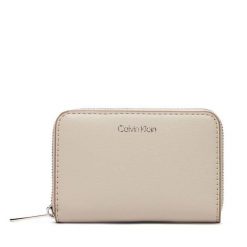 Portfel Calvin Klein. Brązowe portfele Calvin Klein, bez wzorów. Za 219.99 zł.