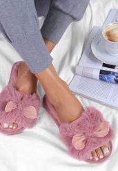 Ciemnoróżowe Kapcie Tryphadia. Czerwone kapcie Renee, bez wzorów. W wyprzedaży za 27.99 zł.