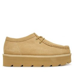 Półbuty Clarks. Brązowe półbuty wsuwane Clarks, bez wzorów, bez obcasa, na płaskiej podeszwie. Za 479.99 zł.