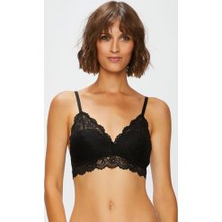 Triumph - Biustonosz Tempting Lace. Biustonosze marki Triumph. W wyprzedaży za 84.90 zł.