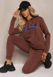 Brązowy Ocieplany Komplet Dresowy Bawełniany Spodnie Joggery i Bluza Zdobiona Nadrukiem Filoira. Brązowe bluzy Renee, m, z aplikacjami, z bawełny, bez ramiączek, z kapturem. W wyprzedaży za 79.99 zł.