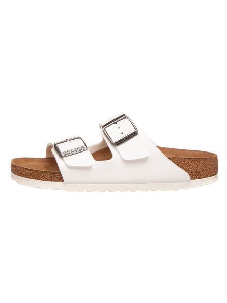 Birkenstock Klapki "Arizona" w kolorze białym rozmiar: 40. Białe klapki Birkenstock, bez wzorów, klasyczne, z otwartym noskiem, bez obcasa, bez zapięcia. Za 289.20 zł.
