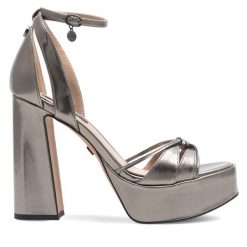 Sandały Nine West. Szare sandały Nine West, bez wzorów, bez obcasa, na słupku, bez zapięcia. Za 199.99 zł.