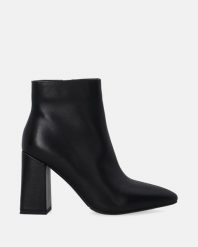 ELEGANCKIE SKÓRZANE BOTKI NA OBCASIE C004LEBLOBB066. Botki Venezia, bez wzorów, ze skóry, eleganckie, bez obcasa, na obcasie, bez zapięcia. Za 449.00 zł.