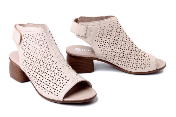 RIEKER REMONTE R8777-60 beige, sandały damskie. Brązowe sandały Rieker Remonte, bez wzorów, bez obcasa, bez zapięcia. Za 303.92 zł.