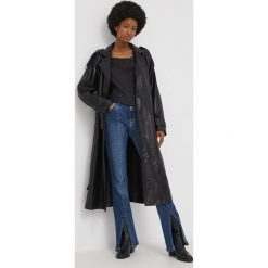 Answear Lab płaszcz damski kolor czarny przejściowy oversize. Czarne płaszcze Answear Lab, m, bez wzorów, klasyczne, bez kaptura. W wyprzedaży za 279.99 zł.