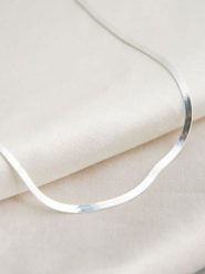 Lodie Silver Srebrny naszyjnik - dł. 43 cm rozmiar: onesize. Szare naszyjniki Lodie Silver, z materiału, srebrne. Za 131.12 zł.