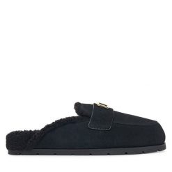 Klapki Armani Exchange. Czarne klapki Armani Exchange, bez wzorów, bez obcasa, bez zapięcia. Za 839.99 zł.