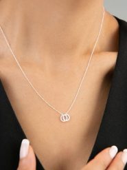 Heliophilia Srebrny naszyjnik z elementem ozdobnym - dł. 43 cm rozmiar: onesize. Szare naszyjniki Heliophilia, z materiału, z cyrkonią, srebrne. Za 39.99 zł.