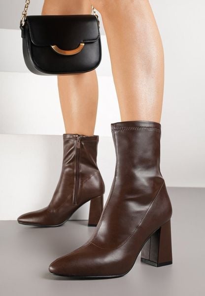 Ciemnobrązowe Botki Vices na Obcasie Typu Słupek ze Szpiczastym Noskiem Morenne. Brązowe botki Renee, bez wzorów, z jeansu, ze szpiczastym noskiem, bez obcasa, na obcasie, bez zapięcia. Za 129.99 zł.