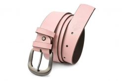 Beltimore skórzany damski pasek do spodni 4 cm różowy A70 : Kolory - różowy, Rozmiar pasków - r.95-110 cm. Czerwone paski bez wzorów, klasyczne. Za 65.99 zł.