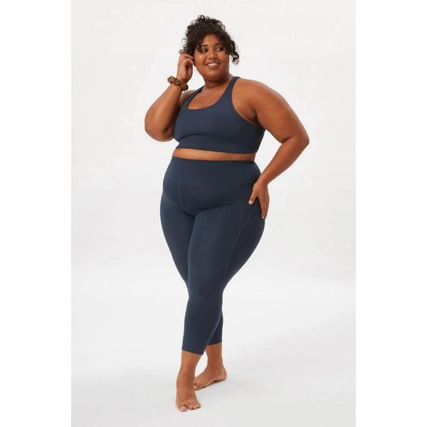 Damskie legginsy Girlfriend Collective Compressive High-Rise. Niebieskie legginsy GIRLFRIEND COLLECTIVE, bez wzorów, sportowe. Za 389.50 zł.