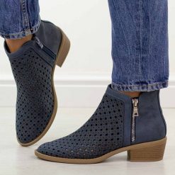 Niebieskie botki damskie na obcasie M.Daszyński 2353-17. Żółte botki M.Daszyński, w ażurowe wzory, z jeansu, eleganckie, bez obcasa, na obcasie, bez zapięcia. Za 199.00 zł.