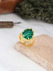 Pierres delicates Pozłacany pierścionek z agatem rozmiar: onesize. Zielone pierścionki Pierres delicates, z agatem, pozłacane. Za 43.99 zł.