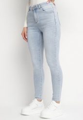 Niebieskie Jeansy Slim Fit z Wysokim Stanem i Ozdobnym Haftem z Sercem Aravira. Niebieskie jeansy Born2be, bez wzorów, z jeansu, z podwyższonym stanem. W wyprzedaży za 76.49 zł.