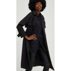 Answear Lab trencz damski kolor czarny przejściowy. Czarne płaszcze Answear Lab, l, bez wzorów, klasyczne, bez kaptura. Za 389.99 zł.