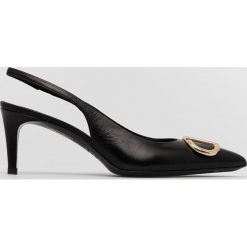 Twinset szpilki skórzane Pump kolor czarny z odkrytą piętą. Czarne szpilki Twinset, bez wzorów, bez obcasa, na obcasie, bez zapięcia. W wyprzedaży za 769.99 zł.