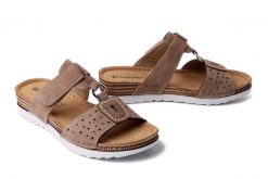 Inblu OF-35 048 jasny brąz, klapki damskie. Brązowe klapki Inblu, bez wzorów, bez obcasa, na koturnie, bez zapięcia. Za 95.99 zł.