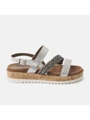 Lazamani Sandały w kolorze srebrnym rozmiar: 39. Szare sandały Lazamani, bez wzorów, z materiału, z otwartym noskiem, bez obcasa, na koturnie, bez zapięcia. Za 138.70 zł.