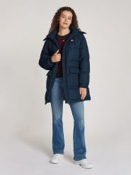 TOMMY JEANS Płaszcz puchowy w kolorze granatowym rozmiar: M. Niebieskie płaszcze Tommy Jeans, m, bez wzorów, z jeansu, bez kaptura. Za 748.50 zł.