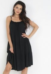 Czarna Sukienka Sumire. Czarne sukienki Born2be, na co dzień, m, bez wzorów, z tkaniny, wakacyjne, bez kołnierzyka, bez ramiączek, oversize. W wyprzedaży za 66.49 zł.