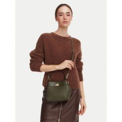Torebka Calvin Klein. Zielone torebki klasyczne Calvin Klein, bez wzorów, klasyczne, bez dodatków. Za 489.99 zł.
