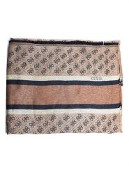 Guess Szal w kolorze beżowym - 180 x 80 cm rozmiar: onesize. Brązowe szaliki i kominy Guess, z aplikacjami, z materiału. Za 294.97 zł.