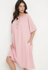 Różowa Pudełkowa Sukienka z Bawełny Ozdobiona Guzikami Amovella. Czerwone sukienki Born2be, na co dzień, l, bez wzorów, z bawełny, eleganckie, bez kołnierzyka, bez ramiączek, mini. Za 89.99 zł.