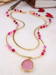 Pierres de Jade Pozłacany naszyjnik z elementami ozdobnymi - dł. 48 cm rozmiar: onesize. Różowe naszyjniki Pierres de Jade, z materiału, z kwarcem, pozłacane. Za 69.99 zł.