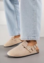 Beżowe Sandały w Stylu Chodaków Ozdobione Klamrami Qyrraya. Brązowe sandały Born2be, bez wzorów, z jeansu, eleganckie, bez obcasa, na płaskiej podeszwie, bez zapięcia. Za 69.99 zł.