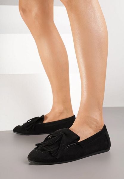 Czarne Mokasyny z Ozdobnymi Frędzlami Ivalinna. Czarne mokasyny Born2be, z aplikacjami, z jeansu. Za 89.99 zł.