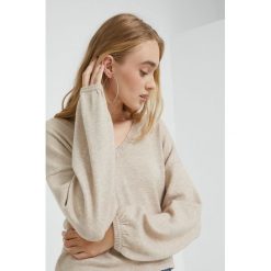 JDY sweter damski kolor beżowy lekki. Brązowe swetry JDY, l, bez wzorów, bez ramiączek. W wyprzedaży za 71.99 zł.