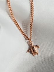 Paul Hewitt Naszyjnik z zawieszką - dł. 45 cm rozmiar: onesize. Czerwone naszyjniki paul hewitt, z materiału, ze stali. Za 160.96 zł.