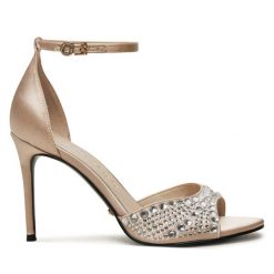 Sandały Guess. Brązowe sandały Guess, z aplikacjami, bez obcasa, na szpilce, bez zapięcia. Za 879.99 zł.