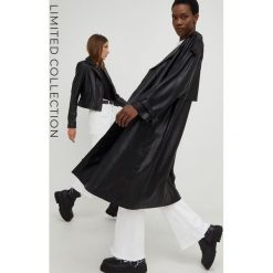 Answear Lab płaszcz damski kolor czarny przejściowy niezapinany. Czarne płaszcze Answear Lab, m, bez wzorów, bez kaptura. W wyprzedaży za 341.99 zł.