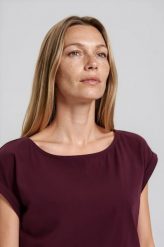 Gładki t-shirt burgundowy. Czerwone t-shirty MOODO, l, bez wzorów, z bawełny, bez kołnierzyka, bez ramiączek. Za 39.99 zł.
