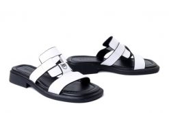 BOCCATO 149.3868 77 T SYH biały, klapki damskie. Białe klapki Boccato, bez wzorów, ze skóry, bez obcasa, na obcasie, bez zapięcia. Za 242.17 zł.