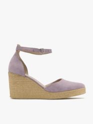 Liliowe dwuczęściowe czółenka na platformie. Fioletowe czółenka Ryłko, bez wzorów, z gumy, z okrągłym noskiem, bez obcasa, na platformie, bez zapięcia. W wyprzedaży za 159.99 zł.